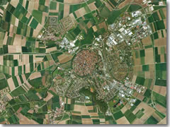 A satellite view of Nördlingen and its crater