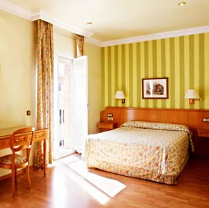 A room at the Hotel Regencia Colon, Barcelona