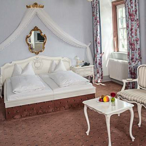 A room at the Burg Hirschhorn castle-hotel in Germany