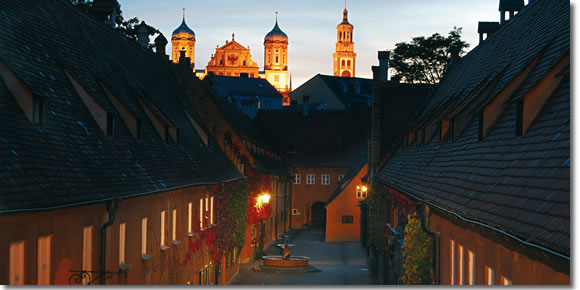 The Fuggerei at night.