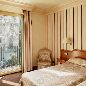 A room at the Hotel Colón Barcelona