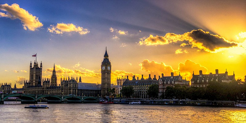 Sunset over Parliament and Big Ben in London (Photo by Paolo Fernandez)