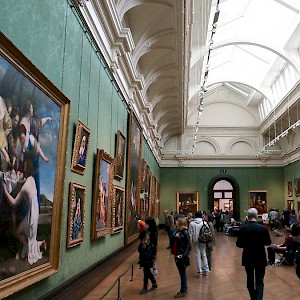 A room at London's National Gallery (Photo by Alex)