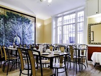 The breakfast room at the Tudor Court Hotel