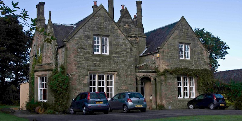 This country house on 2.5 acres in the Edinburgh suburbs was free to anyone willing to feed and walk their two dogs for a week, Sleep for free, General (Photo courtesy of Mindmyhouse.com)