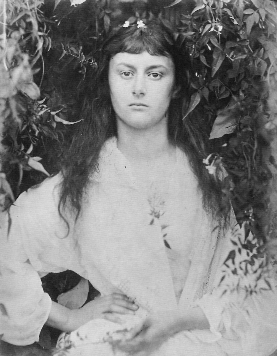 Alice Liddell, age 20, Singles tours (Photo by Julia Margaret Cameron)
